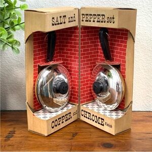 Vintage | Skillet Salt And Pepper Shaker Set